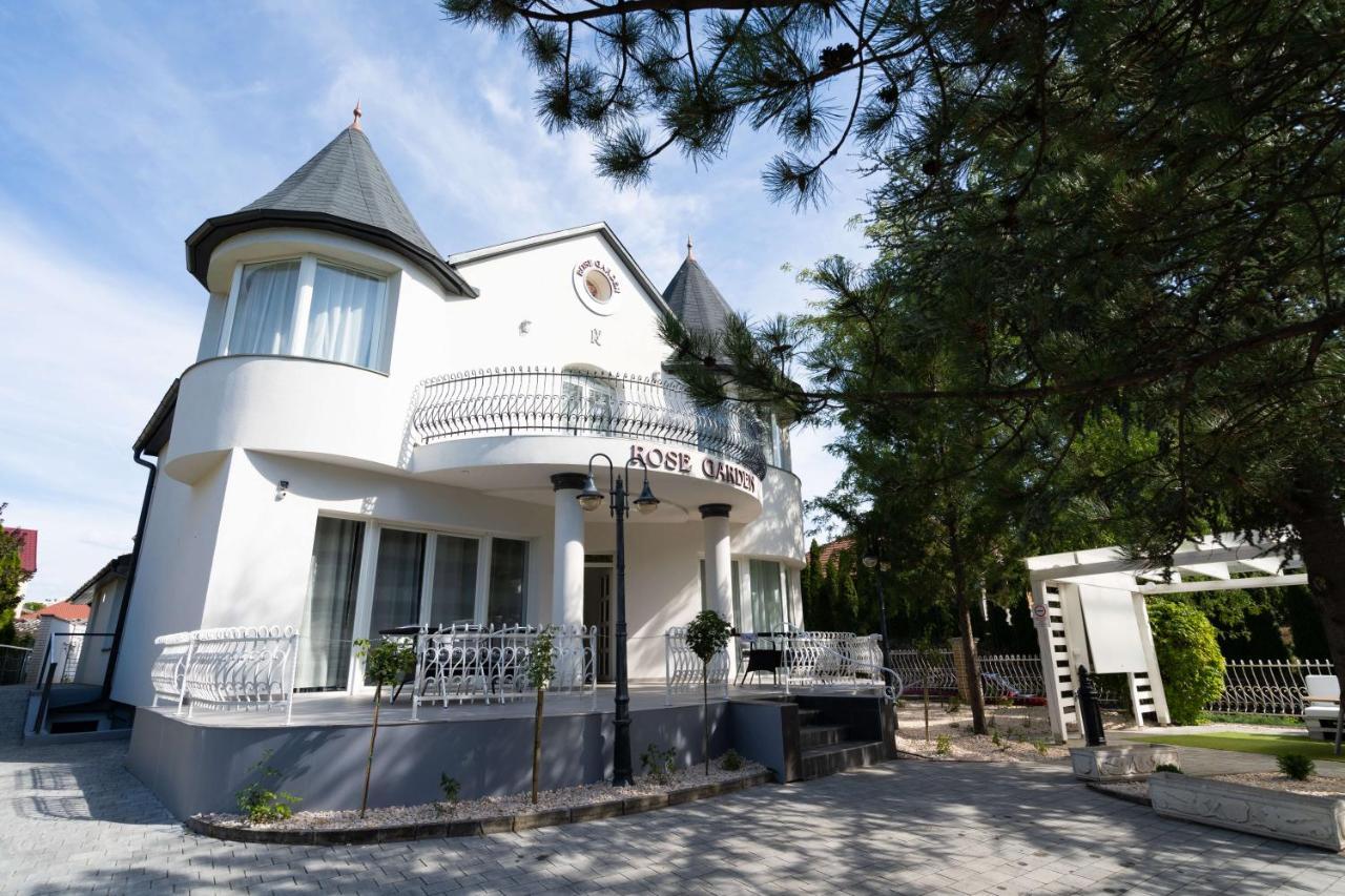 Villa Rose Garden Nyíregyháza Екстериор снимка