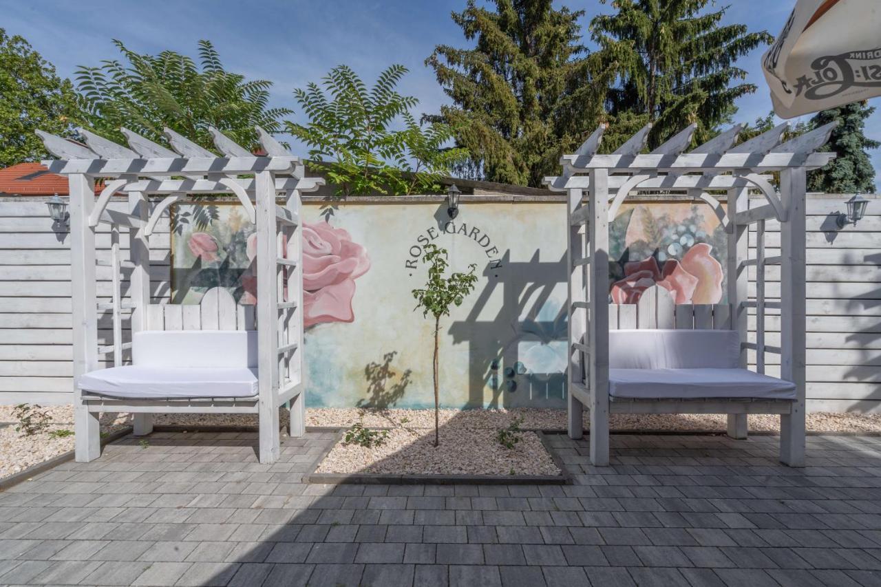 Villa Rose Garden Nyíregyháza Екстериор снимка