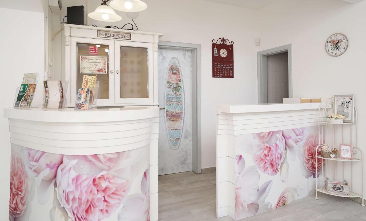 Villa Rose Garden Nyíregyháza Екстериор снимка