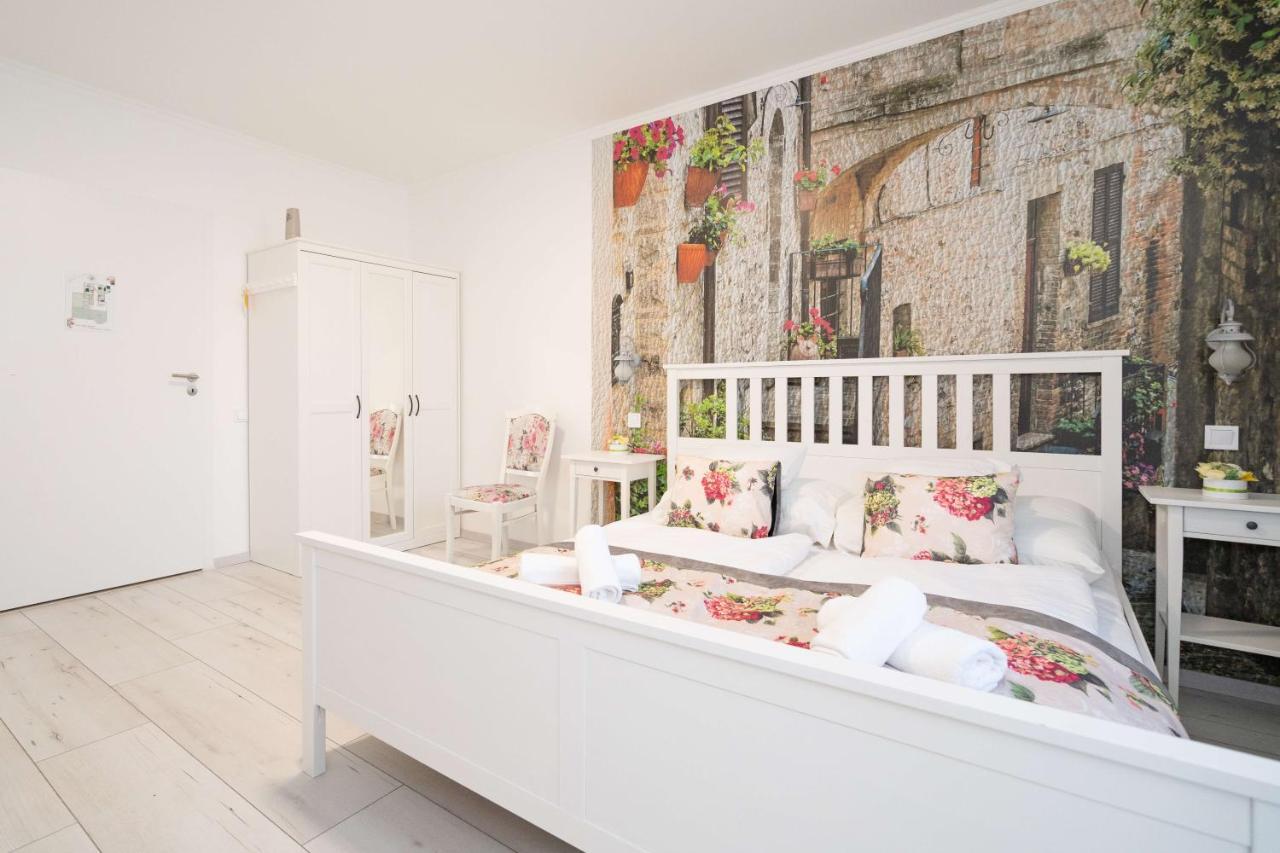 Villa Rose Garden Nyíregyháza Екстериор снимка
