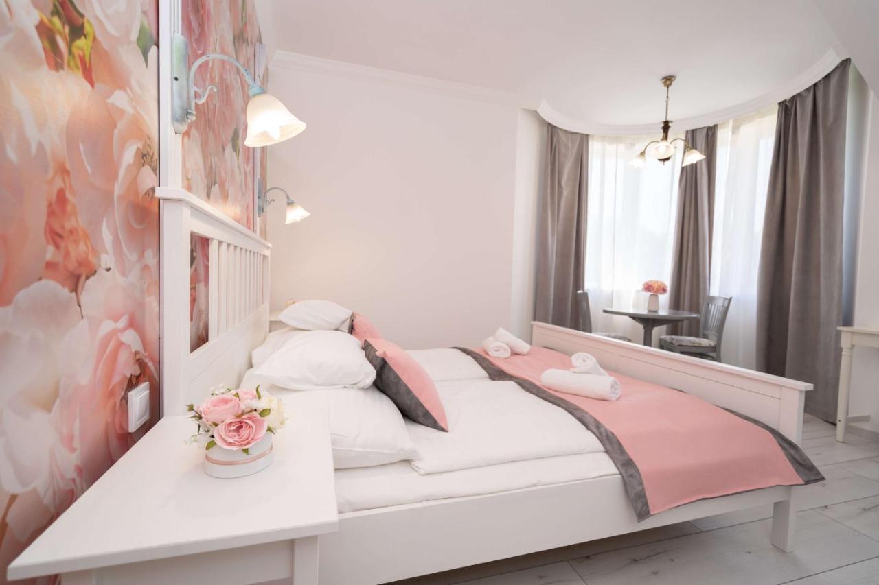 Villa Rose Garden Nyíregyháza Екстериор снимка