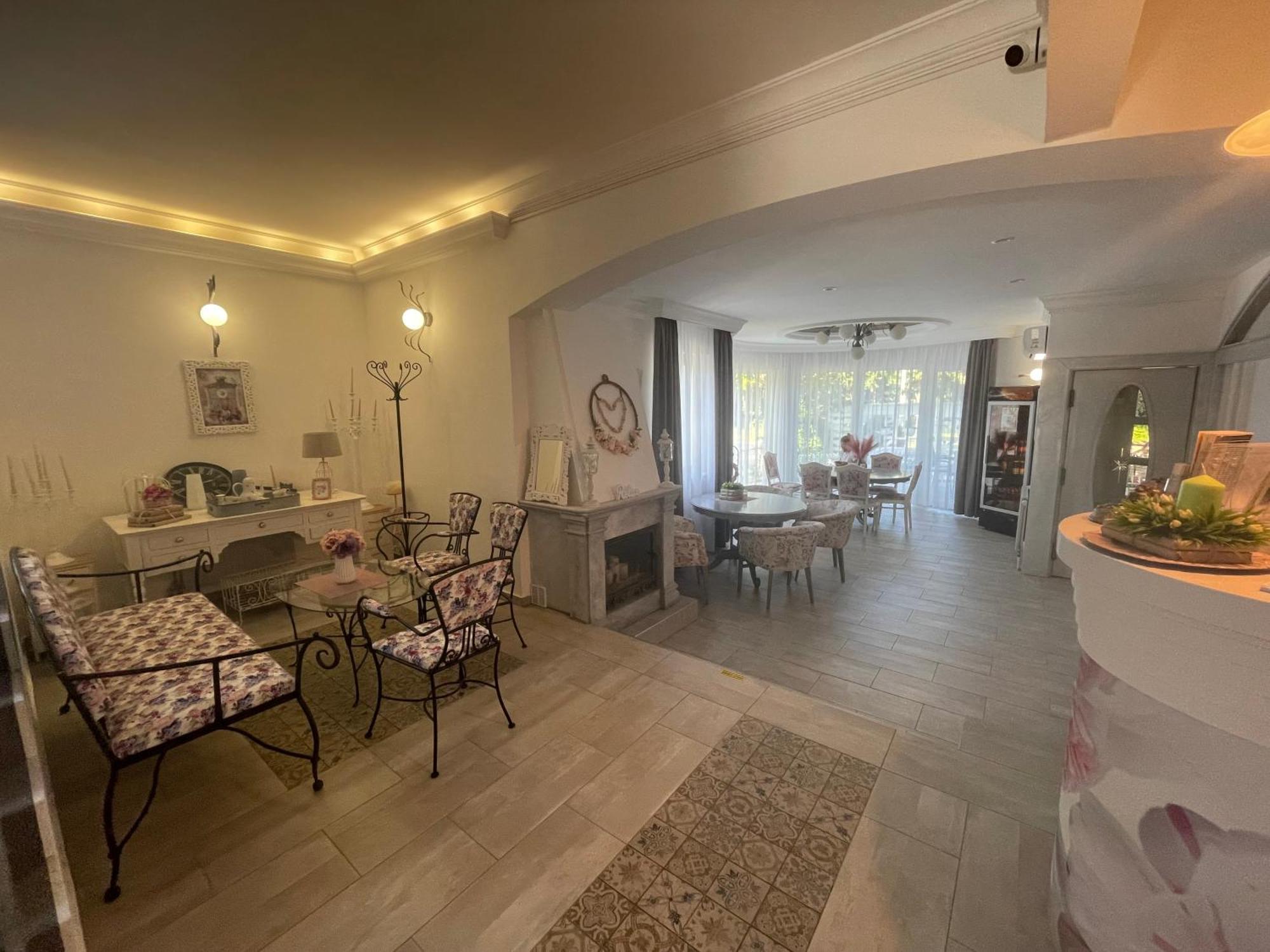 Villa Rose Garden Nyíregyháza Екстериор снимка