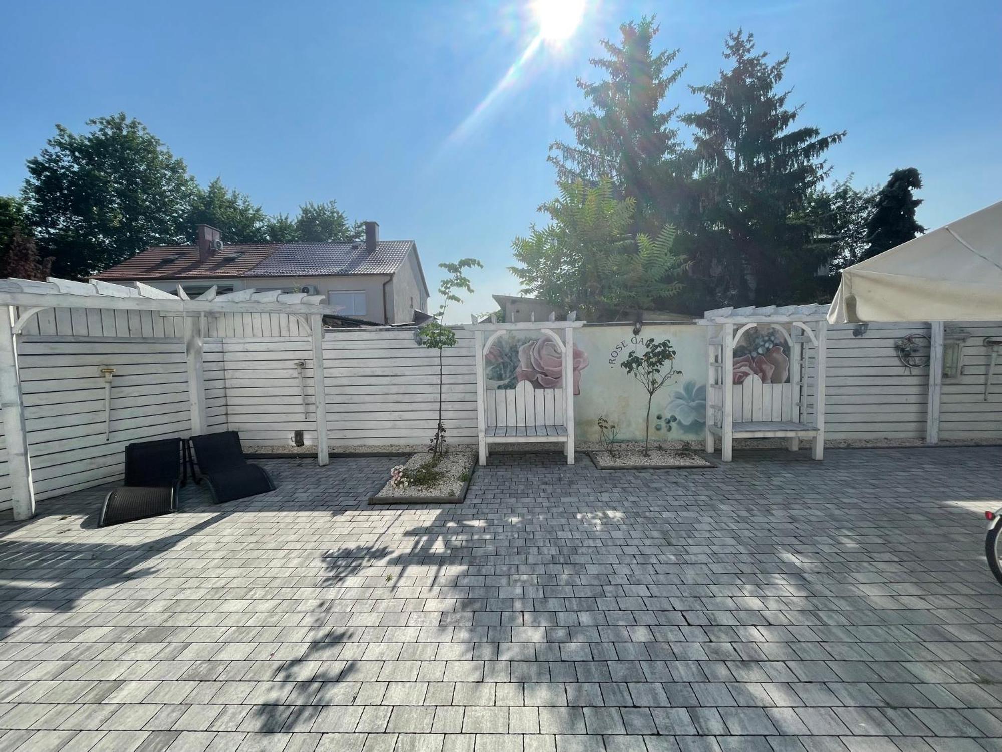 Villa Rose Garden Nyíregyháza Екстериор снимка