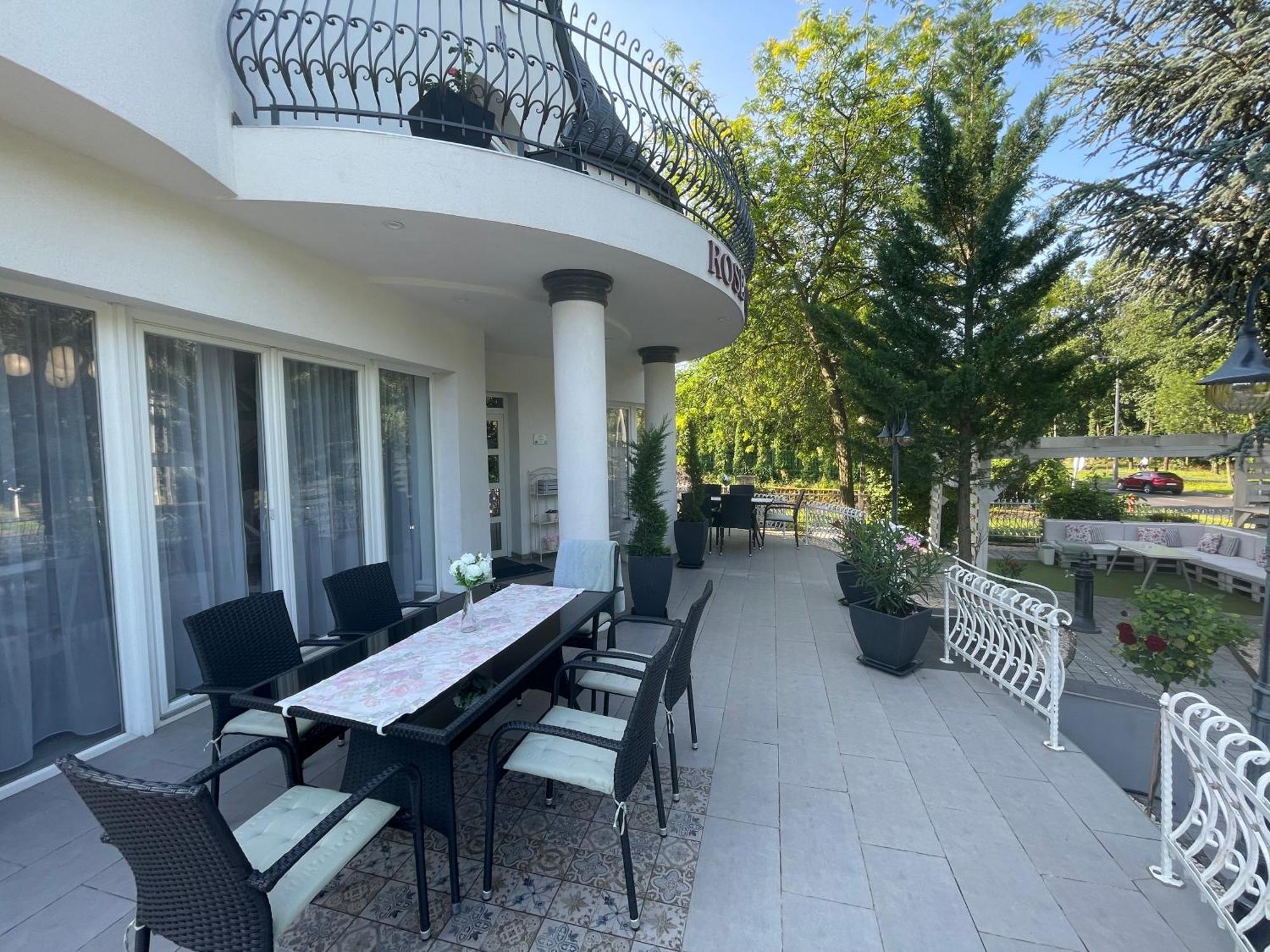 Villa Rose Garden Nyíregyháza Екстериор снимка