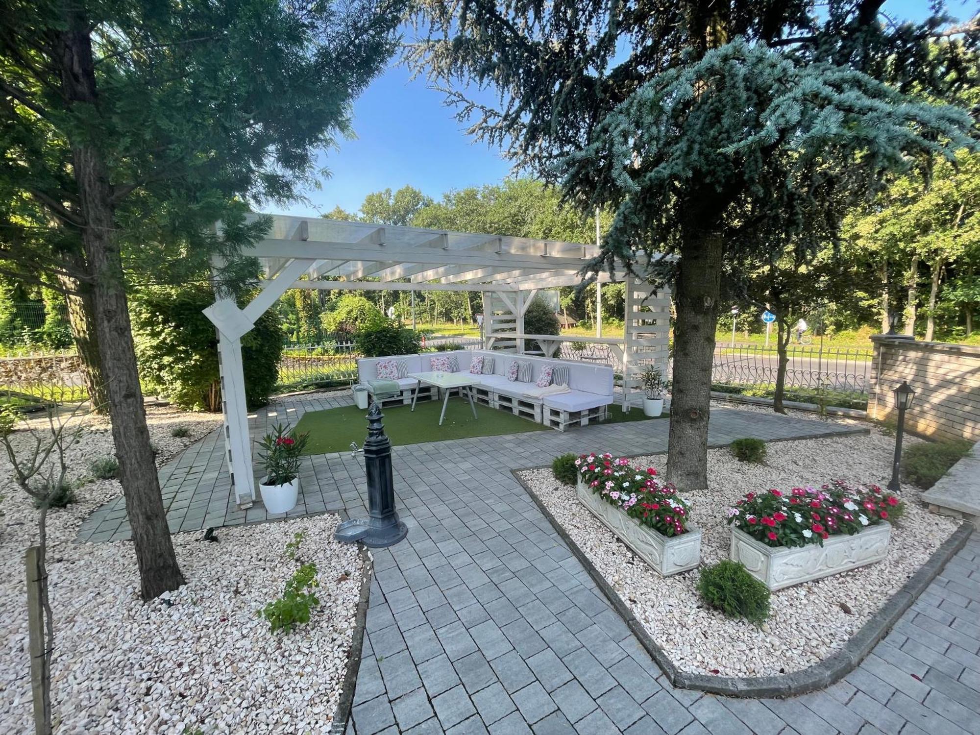 Villa Rose Garden Nyíregyháza Екстериор снимка