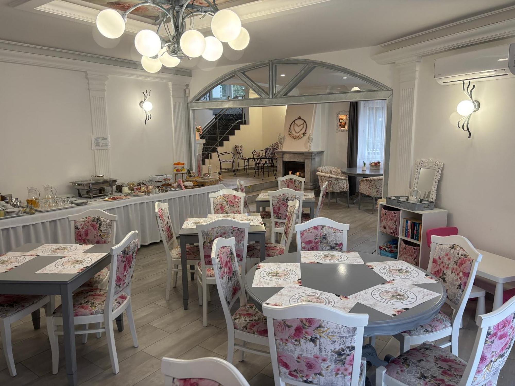 Villa Rose Garden Nyíregyháza Екстериор снимка